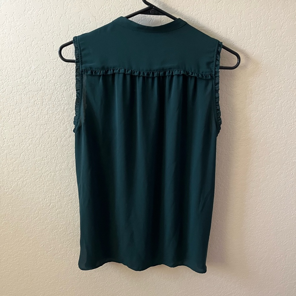 LOFT Women’s Emerald Green Sleeveless Ruffle Blouse Size S - Picture 7 of 9